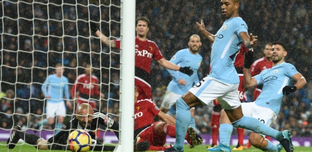 Gomes falha - AFP PHOTO / Oli Scarff - AFP PHOTO / Oli Scarff