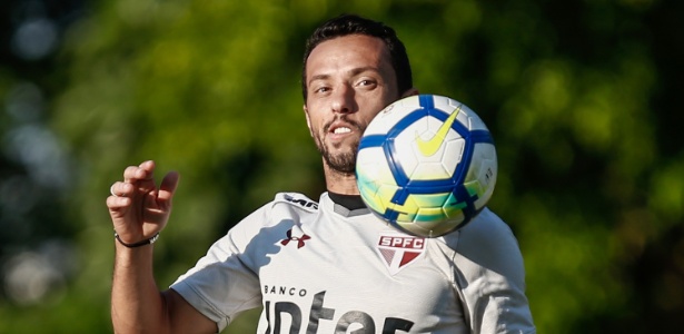 Nenê saiu com dores na coxa esquerda no jogo contra o Atlético-MG