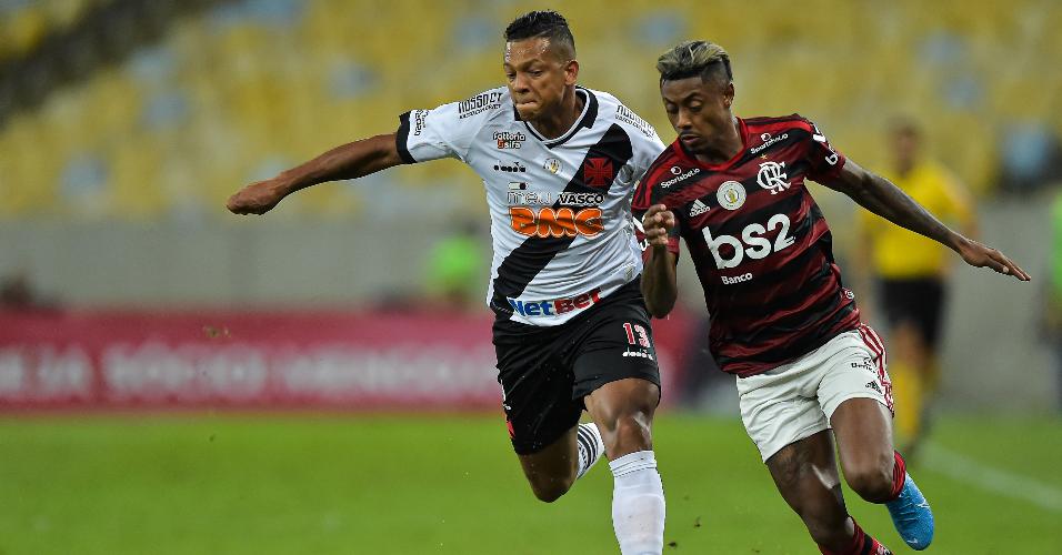 Bruno Henrique e Guarín, durante partida entre Flamengo e Vasco