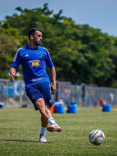Lateral direito Edilson, em treino do Cruzeiro na Toca da Raposa - Vinnicius Silva/Cruzeiro