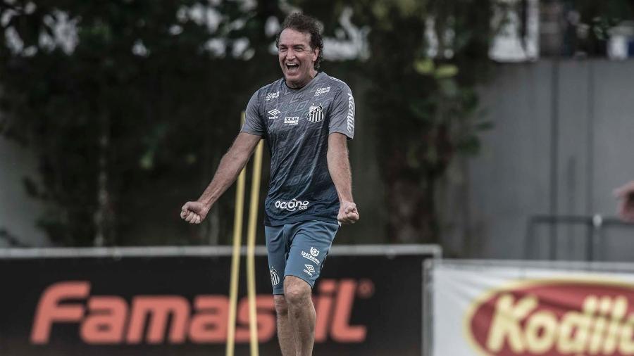 Cuca comemora durante treino do Santos no CT Rei Pelé - Ivan Storti/Santos FC