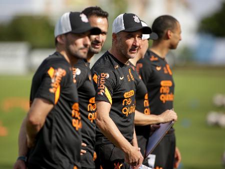 Corinthians treina pela manhã após o empate de ontem