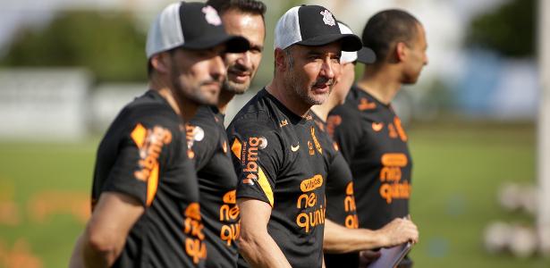 Vítor Pereira praises the Corinthians CT and asks for commitment