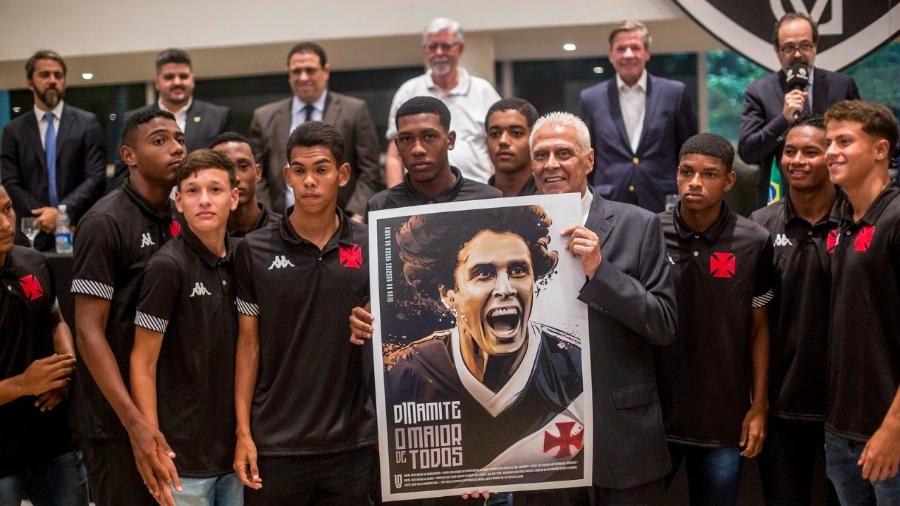 Roberto Dinamite recebeu título de benemérito do Vasco e ganhou homenagens no dia do seu aniversário de 68 anos - Daniel Ramalho / Vasco