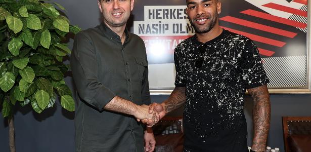 Souza dá boas-vindas a Alex Teixeira no Besiktas-TUR