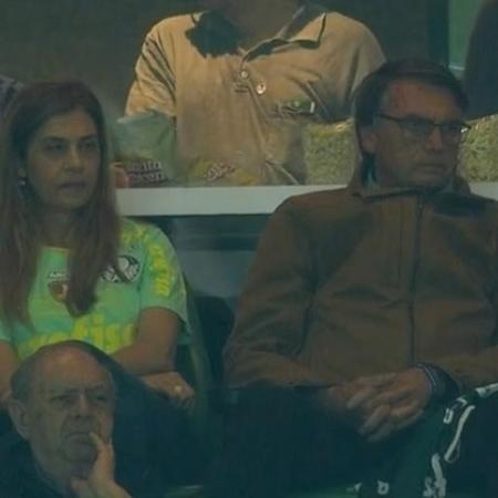 Presidente Jair Bolsonaro assiste jogo entre Palmeiras e Avaí ao lado da presidente Leila Pereira, no Allianz Parque - Reprodução/Sportv