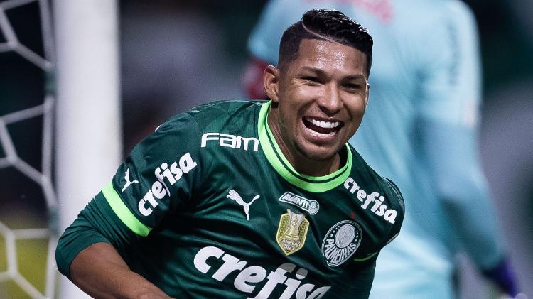 Rony celebra gol do Palmeiras sobre o Bragantino em duelo do Campeonato Paulista