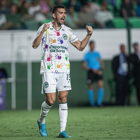 Bruno Melo jogador do Goias comemora seu gol durante partida contra o Botafogo  - Heber Gomes/Heber Gomes/AGIF