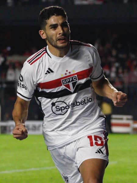 Michel Araújo renovou com o São Paulo até dezembro de 2027