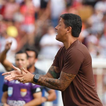 Thiago Carpini em ação durante São Paulo x Ituano