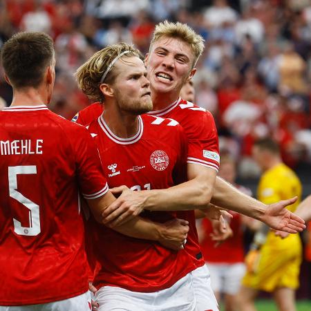 Morten Hjulmand comemora gol da Dinamarca diante da Inglaterra na Eurocopa