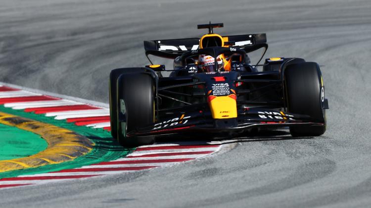 Max Verstappen durante treino livre para o GP da Espanha