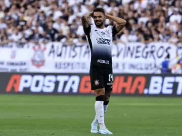 Torcida do Corinthians protesta após empate e volta ao Z4: 'Bando de c...'