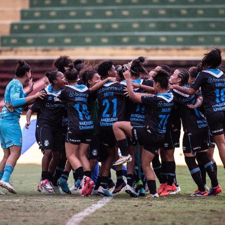 Jogadoras do Grêmio comemoram título da Brazil Ladies Cup