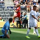 Meia prometeu fazer festa se perdesse só por 2 gols, mas acabou levando dez