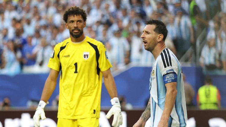 Lionel Messi e Vozinha durante Argentina x Cabo Verde na Copa do Mundo Lionel Messi e Vozinha durante Argentina x Cabo Verde na Copa do Mundo