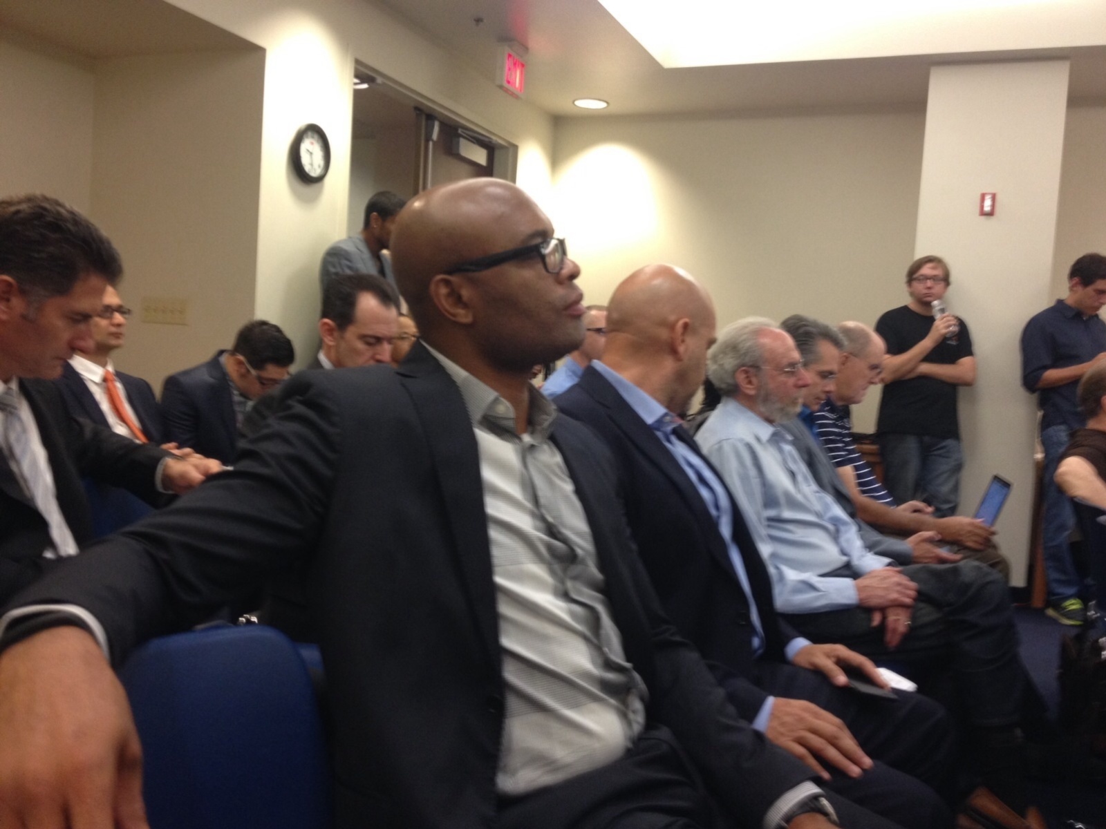 Anderson Silva aguarda para ser ouvido na audiência da Comissão Atlética de Nevada