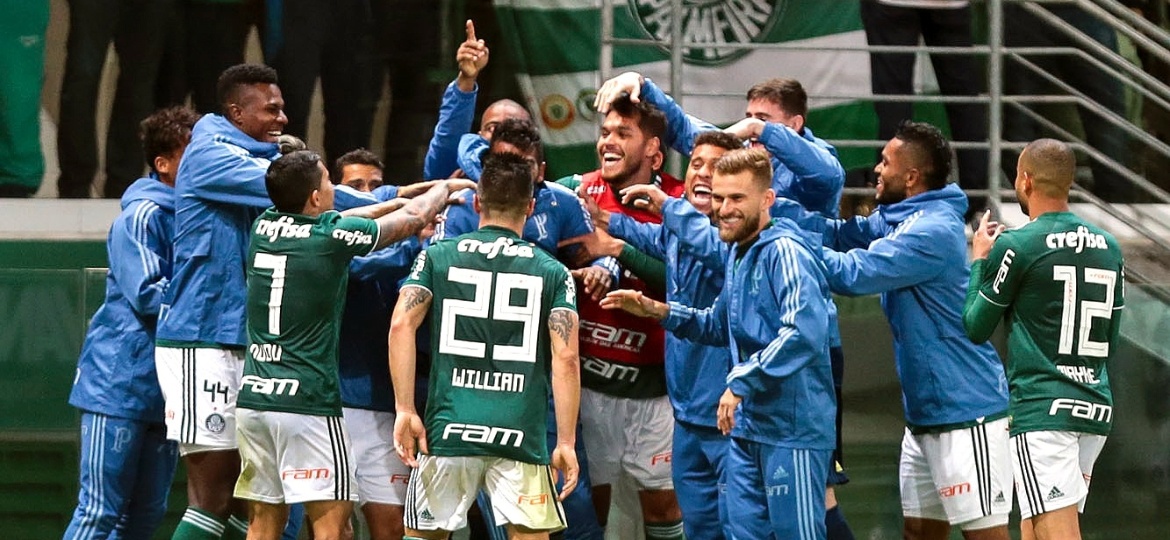 Jogadores do Palmeiras comemoram gol marcado contra o Atlético-PR - Ale Cabral/AGIF