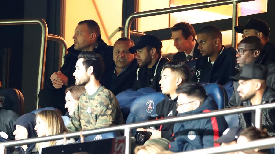 Neymar acompanhou a partida entre PSG e United nas tribunas do estádio - REUTERS/Christian Hartmann