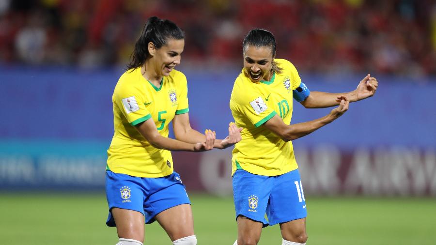 Marta comemora após marcar para o Brasil contra a Itália na Copa do Mundo de Futebol Feminino - Rener Pinheiro / MoWA Press