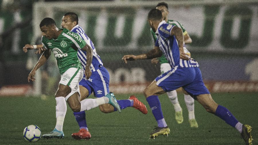 Chapecoense levou a melhor no duelo do primeiro turno, na Arena Condá: 1 a 0 - Matheus Sebenello/AGIF
