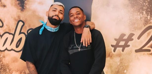 A gente aplaude os Meninos da Vila, mas como são cabecinhas ruins, diz jornalista