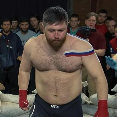 O lutador russo de MMA Alan Khadziev, de 31 anos, morreu após levar uma facada  - Reprodução/Godzilla Fight