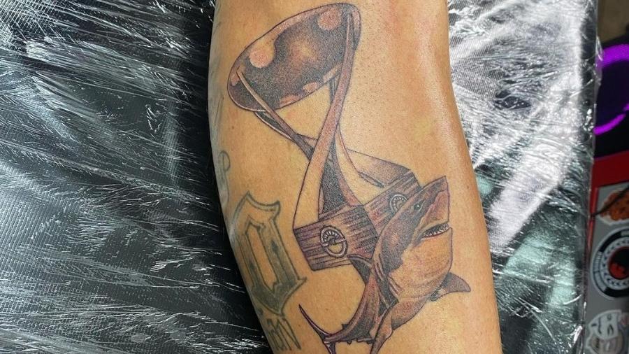Tatuagem de Gabriel Medina em homenagem ao terceiro título de campeão mundial de surfe - Reprodução/Instagram
