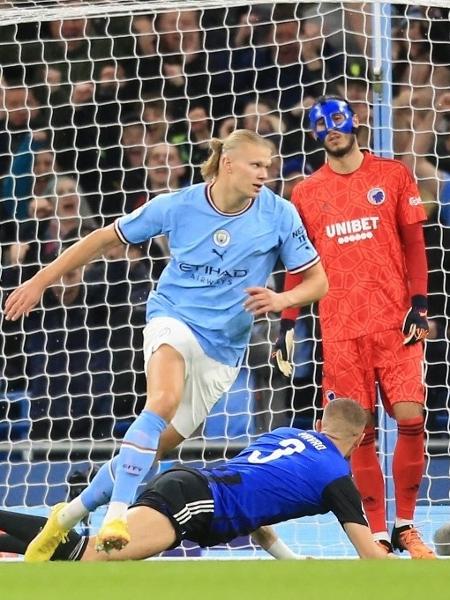 Haaland tem chance de ampliar número de gols na Premier League neste sábado - LINDSEY PARNABY/AFP