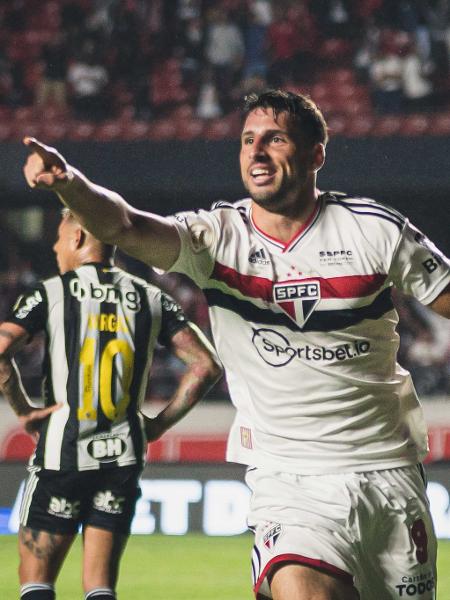 Calleri comemora seu gol pelo São Paulo contra o Atlético-MG - WILLIAM ANACLETO/ISHOOT/ESTADÃO CONTEÚDO