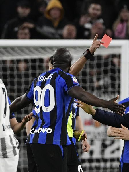 Romelu Lukaku levou cartão vermelho em jogo da Inter de Milão contra a Juventus. - Anadolu Agency/Anadolu Agency via Getty Images