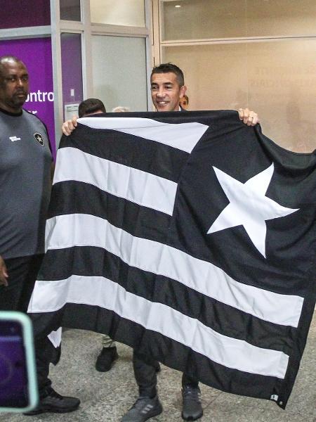 Técnico Bruno Lage chega ao Rio de Janeiro para assinar com o Botafogo