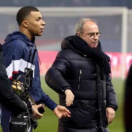 Kylian Mbappé, atacante do PSG, e Luís Campos, diretor esportivo do clube