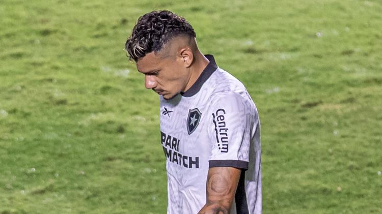 Tiquinho Soares se lamenta durante Vasco x Botafogo, jogo do Campeonato Brasileiro