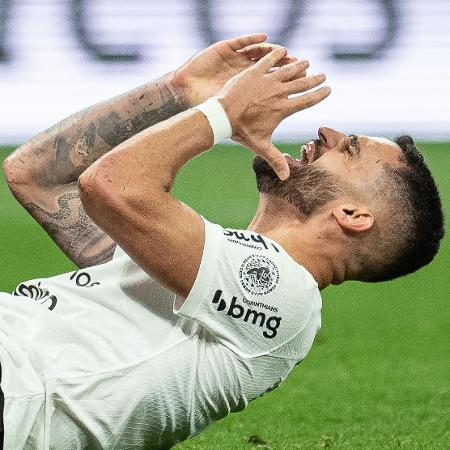 Renato Augusto se lamenta durante Corinthians x Bahia, duelo do Campeonato Brasileiro