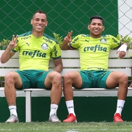 Breno Lopes e Rony após treino do Palmeiras na Academia de Futebol