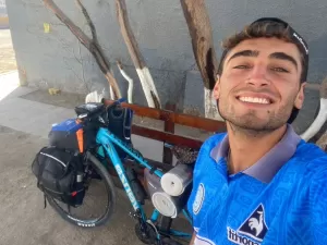 Torcedor anda 5 mil km de bicicleta para ver seu time na Sul-Americana