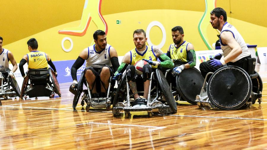 Treino da seleção brasileira de rúgbi em cadeira de rodas