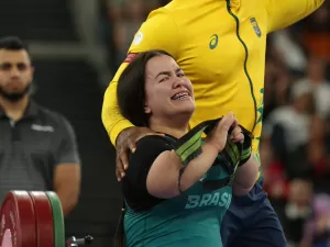 Mariana D'Andrea garante o ouro em final de recordes no halterofilismo