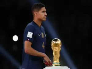 Campeão da Copa e ex-Real, Varane anuncia aposentadoria aos 31 anos