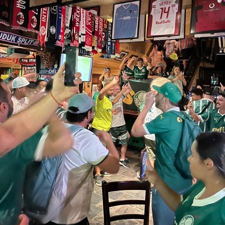 Torcedores do Palmeiras se reunem em bar de Nova Iorque - Rafaela Polo/UOL