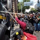 Cidade do M&eacute;xico tem protesto e confronto com a pol&iacute;cia &agrave;s v&eacute;speras da Copa
