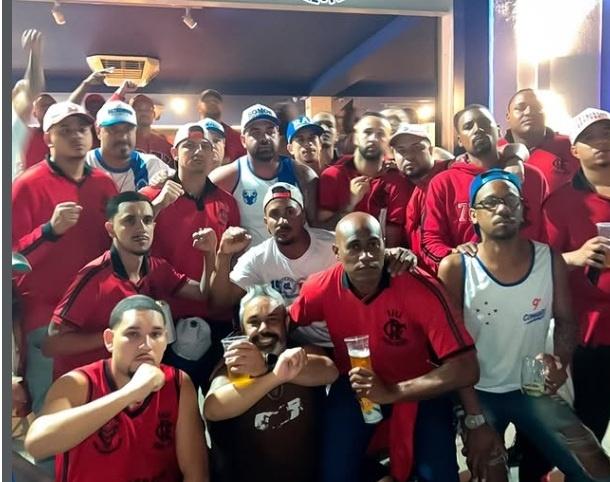 Torcedores de Flamengo e Cruzeiro confraternizam - undefined