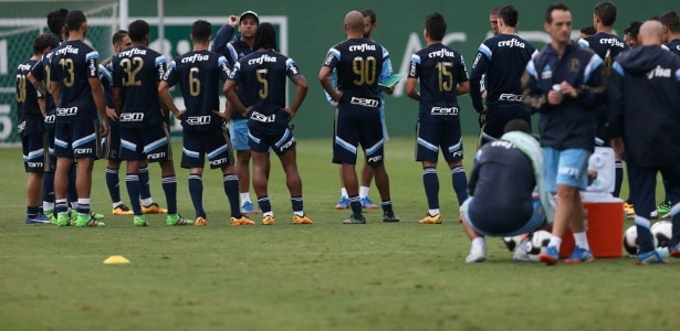 Técnico interino Alberto Valentim comanda treino do Palmeiras após a demissão de Marcelo Oliveira - Cesar Greco/Ag Palmeiras