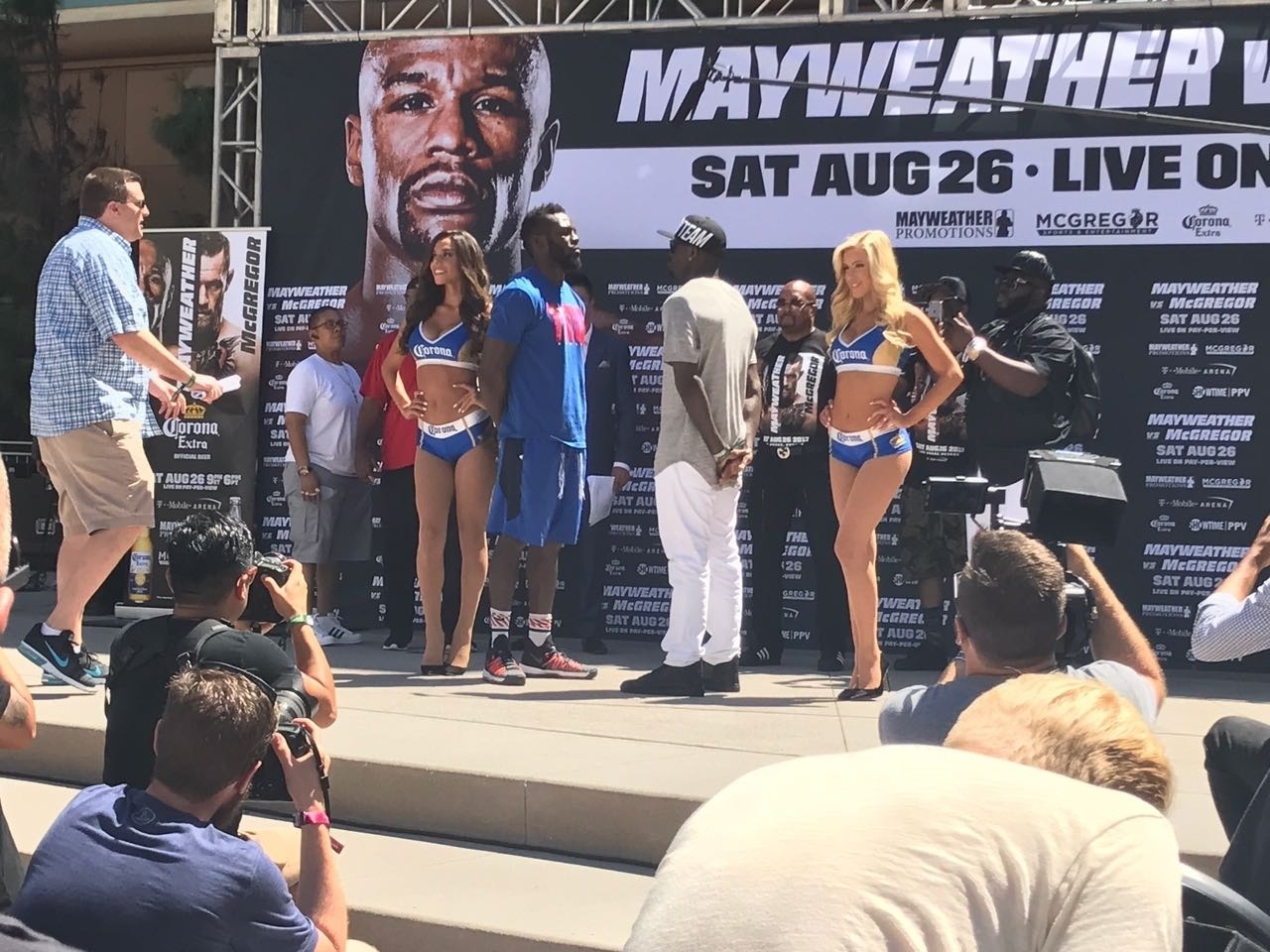 Andrew Tabiti e Steve Cunningham fazem encarada. Os dois lutarão pelo título do peso cruzador da Associação de Boxe dos EUA e da Federação Norte-Americana de Boxe - Jorge Corrêa/UOL