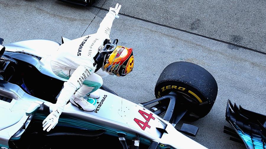 Lewis Hamilton comemora vitória no GP do Japão, em Suzuka - Will Taylor-Medhurst/Getty Images