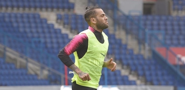 Daniel Alves em ação durante treino do PSG - Reprodução/Instagram