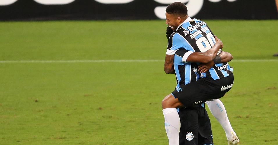 André comemora gol do Grêmio contra o Fluminense