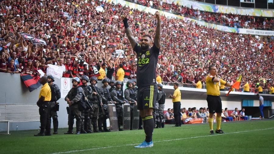 Gabigol comemora gol do Flamengo contra o Avaí, no Mané Garrincha, pelo Brasileiro. Catarinenses venderam mando neste jogo - Andre Borges/AGIF