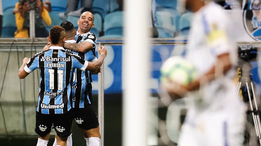 Diego Tardelli volta ao Grêmio na partida contra o Bahia, na Arena, pelo Brasileiro - Pedro H. Tesch/AGIF